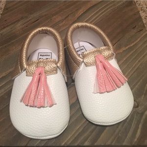 NEW 6-12 mo infant / baby moccasins